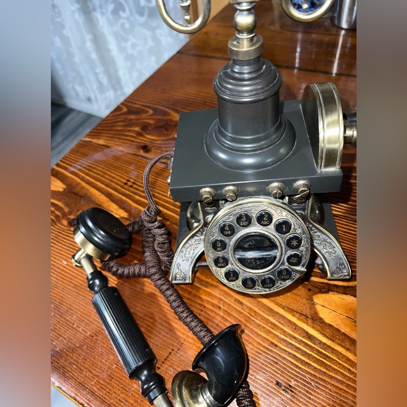 Design Toscano The Eiffel
Tower PM1892 - Picture 2 of 3